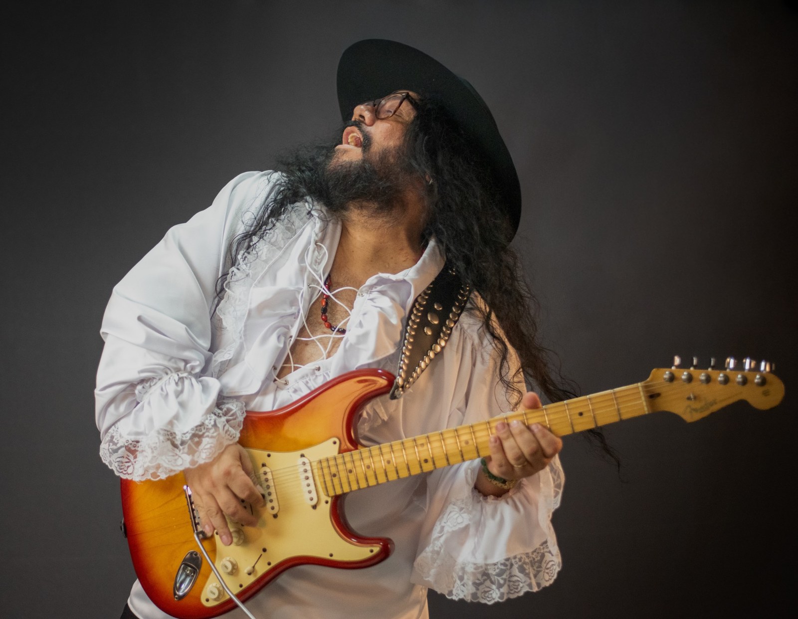 Antonio Vergara playing guitar